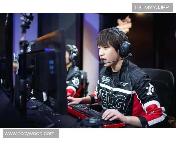 DOTA2热议EDG实力争议背后的战术分析与未来展望 DOTA2热议EDG实力争议背后的战术分析与未来展望